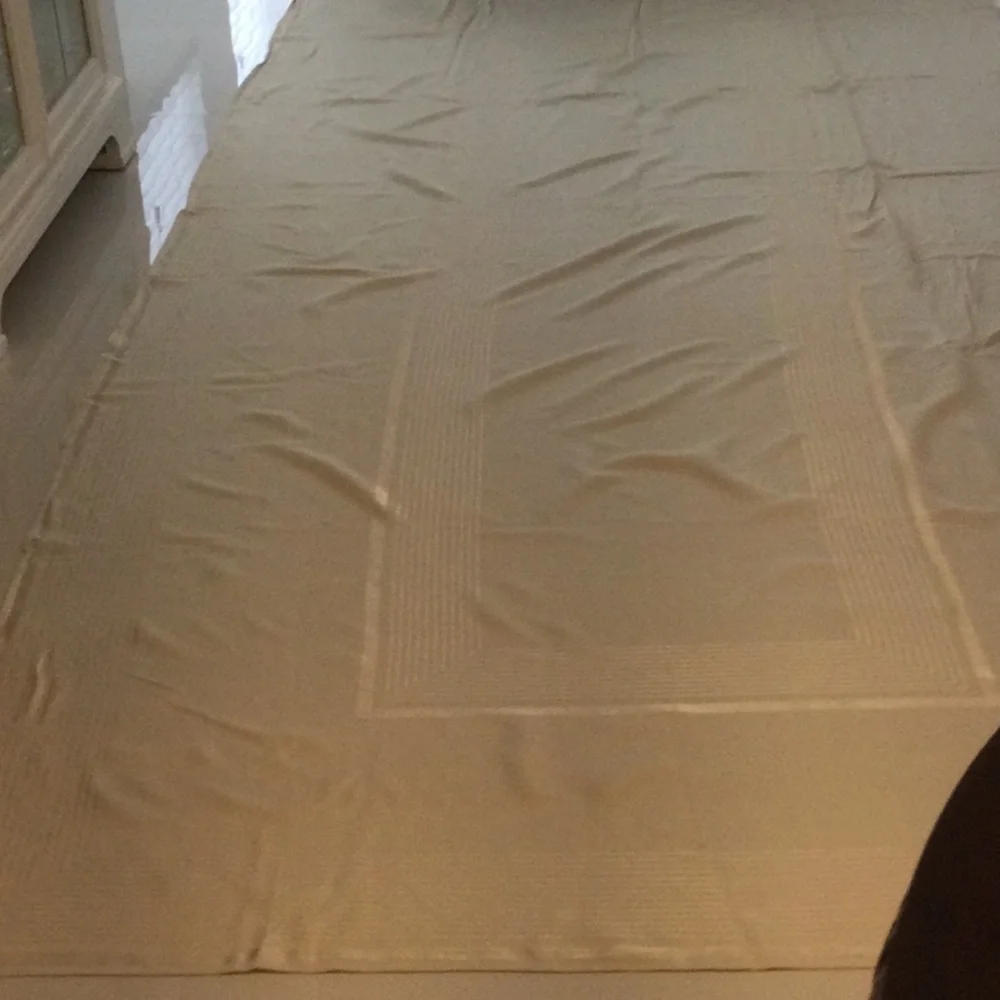 Elegant Cream Tablecloth with 12 napkins